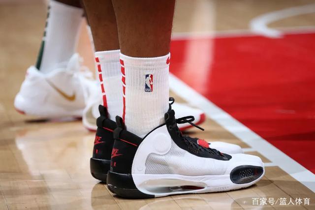 徐杰22+13广东胜同曦 阿不都16+7新疆胜天津