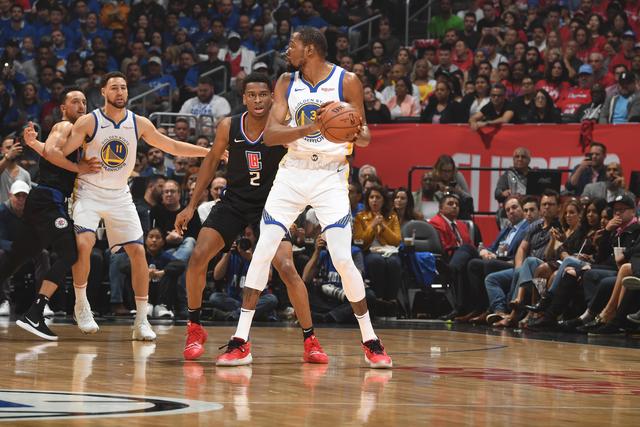 莱昂纳德超神快船险胜76人 森林狼送活塞8连败